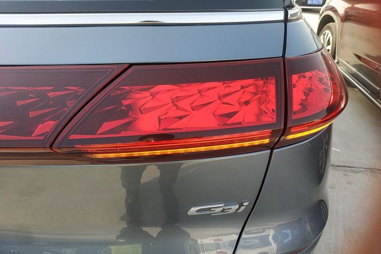 小鹏G3 2022款 G3i 520G+车身外观9