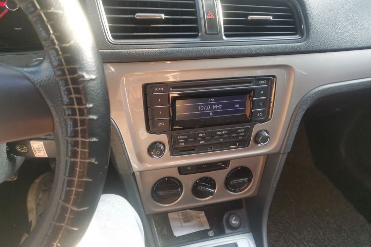 大众 朗逸 2013款 改款经典 1.6L 手动风尚版中控内饰16