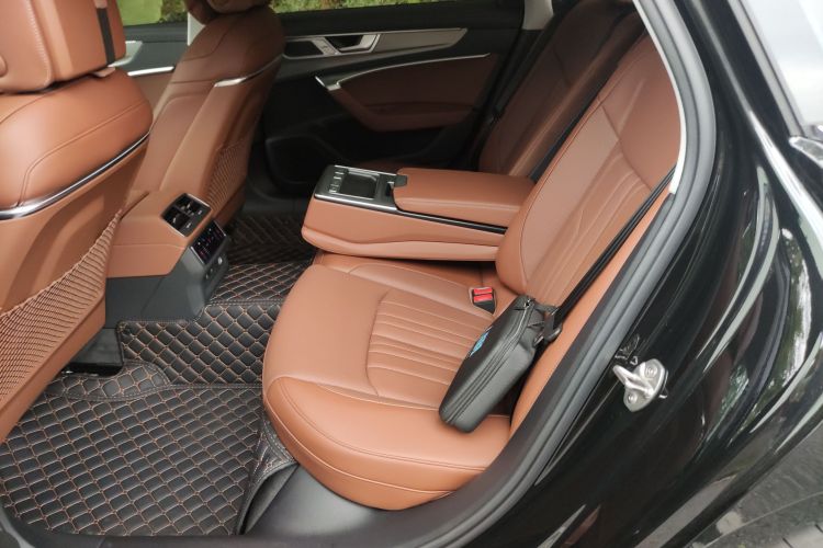 奥迪A6L 2025款 45 TFSI 臻选动感型+通风舒享包中控内饰21