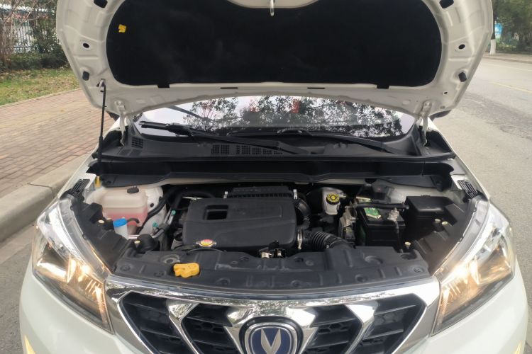 长安CS15 2016款 1.5L 手动时尚版机舱底盘24