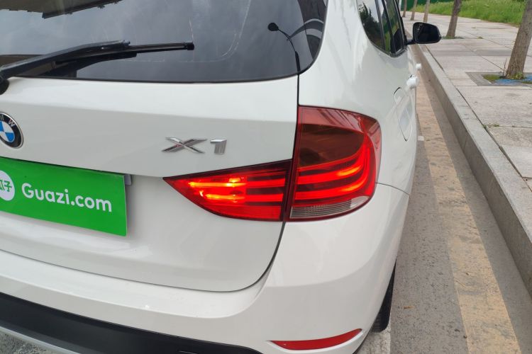 宝马X1 2015款 sDrive18i 时尚晋级版车身外观9