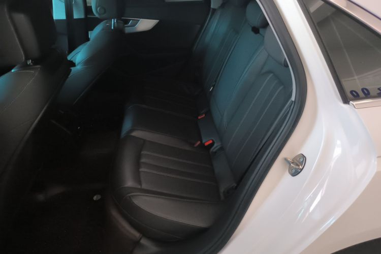 奥迪A4L 2023款 40 TFSI 时尚动感型中控内饰21