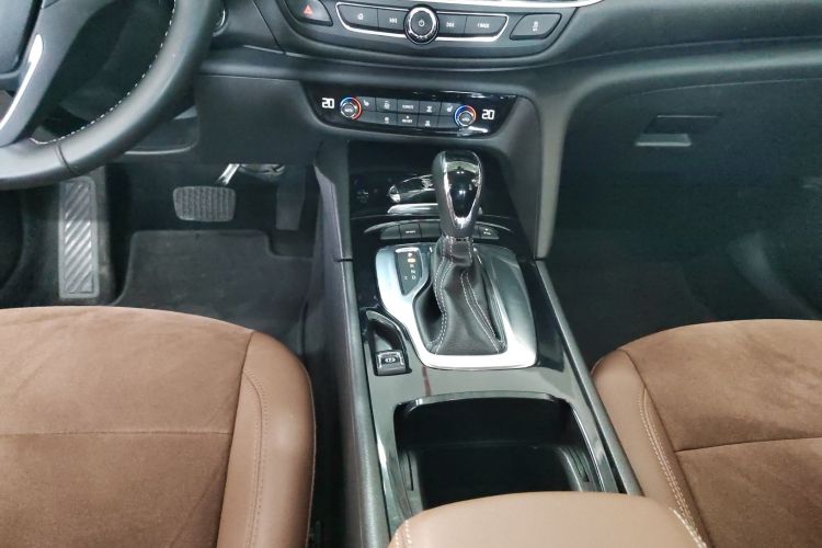 别克 君威 2019款 20T 精英型 国VI中控内饰18