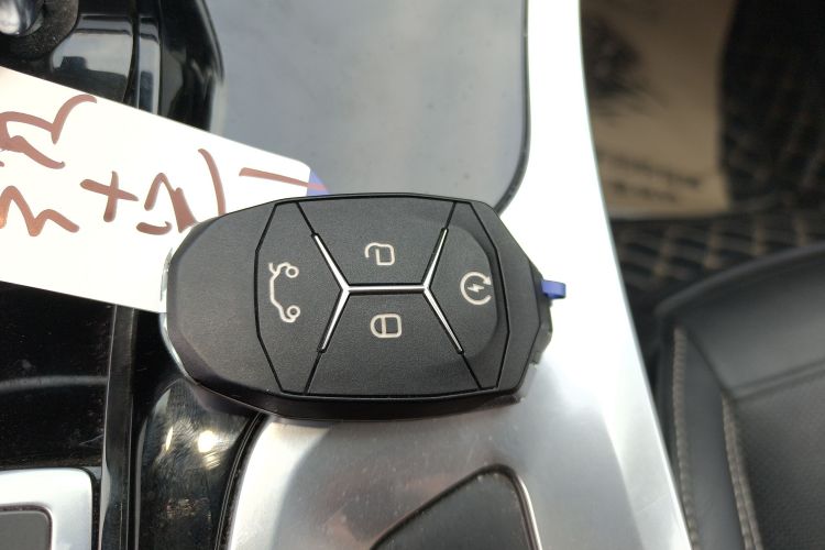 领克01 2017款 2.0T 两驱型Pro版中控内饰7001