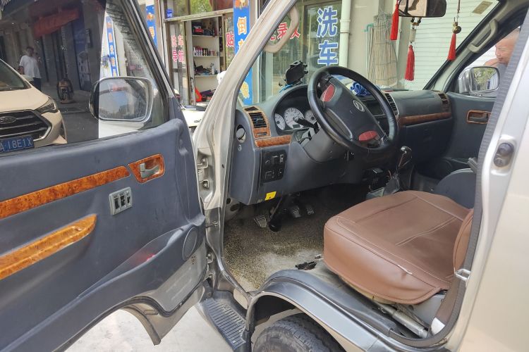 金龙 金威 2014款 2.5T玉柴创享型YC4FB90-P40C中控内饰20