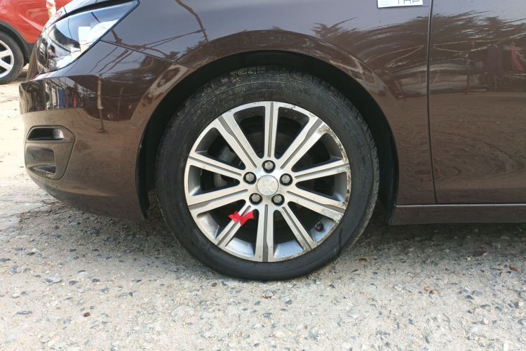 标致408 2015款 1.2T 自动豪华版车身外观6007