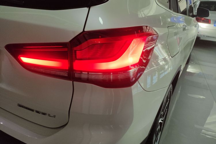 宝马X1 2022款 sDrive25Li 领先型车身外观6001