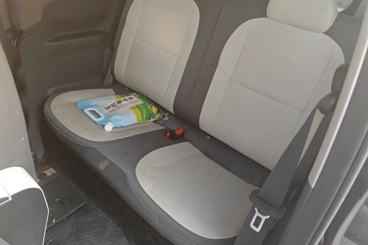 吉利银河 2025款 210km 熊猫卡丁中控内饰21