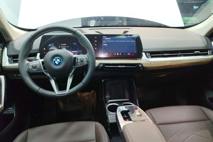 宝马iX1 2023款 xDrive30L X设计套装中控内饰12