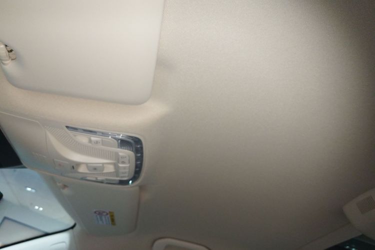 奔驰V级 2024款 V 300 L 长轴距尊贵版中控内饰22