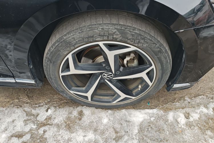 大众 迈腾 2023款 200万辆纪念版 330TSI DSG豪华型车身外观10