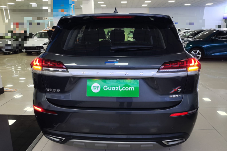 长安欧尚X7 2021款 1.5T 手动豪华型车身外观6