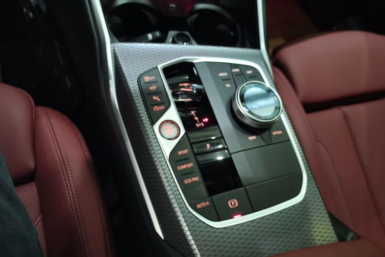 宝马4系 2024款 430i Gran Coupe M运动曜夜套装中控内饰18