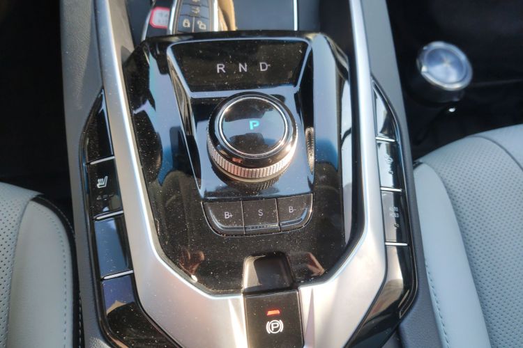 北京汽车 北京EU5 2018款 R550 智潮版中控内饰18