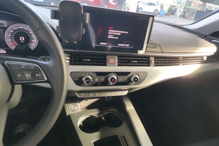 奥迪A4L 2023款 40 TFSI 时尚动感型中控内饰12