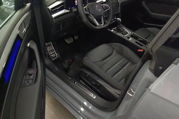 一汽-大众CC 2024款 380TSI 夺目版中控内饰7003