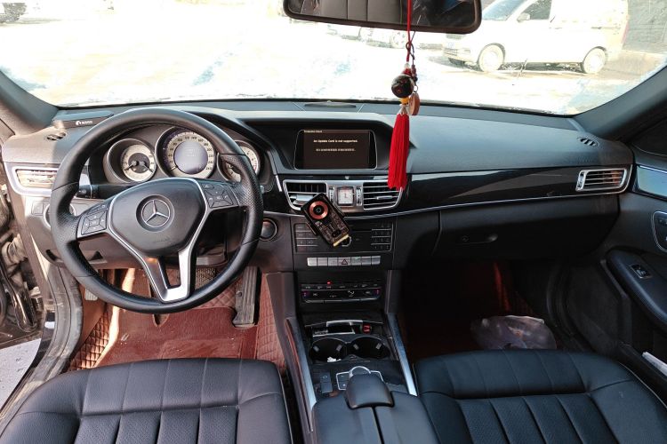 奔驰E级 2015款 改款 E 260 L 运动型中控内饰7002