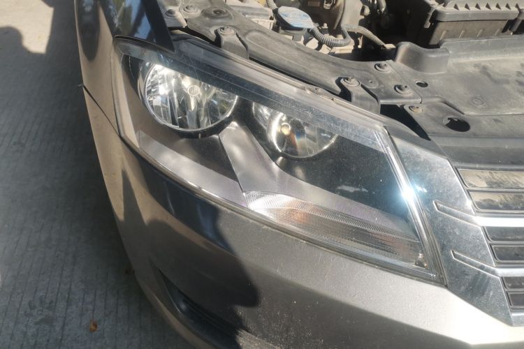 大众 朗逸 2013款 改款经典 1.6L 手动风尚版车身外观8