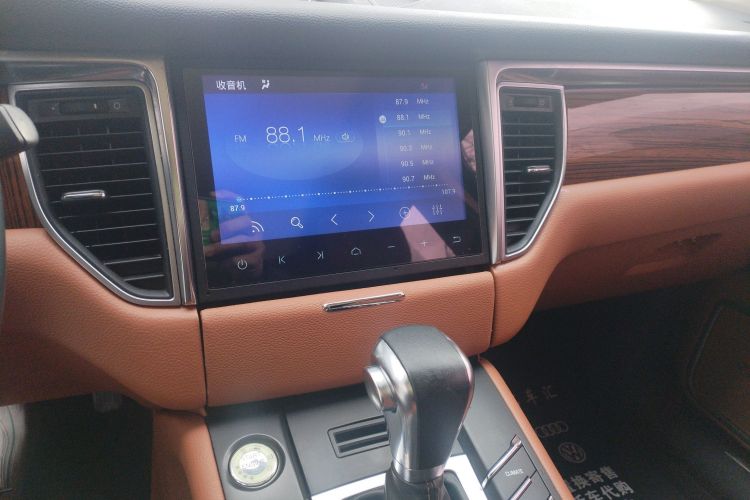 众泰SR9 2017款 2.0T 自动极致之梦版中控内饰16