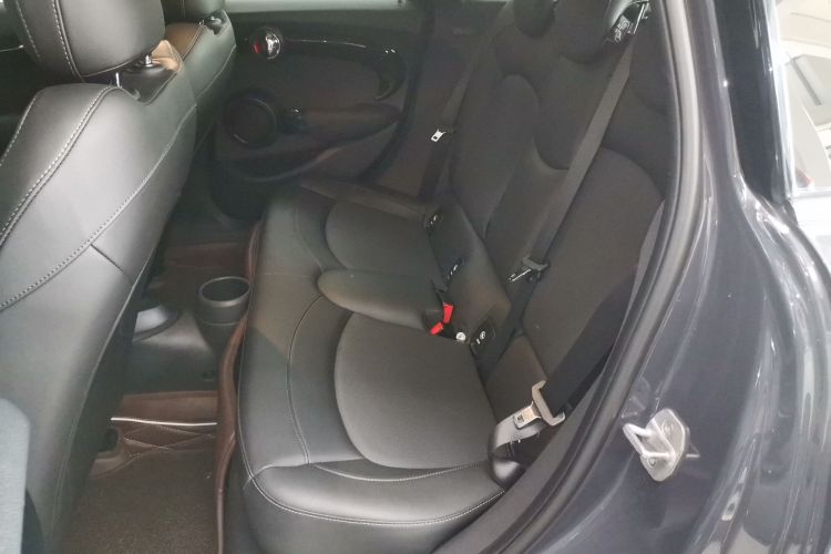 MINI 2021款 2.0T COOPER S 经典派 五门版中控内饰7004