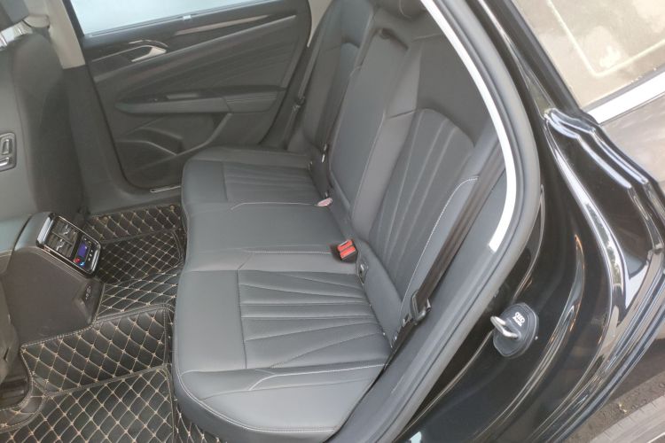 大众 帕萨特 2025款 出众款 380TSI 龙耀版中控内饰7004