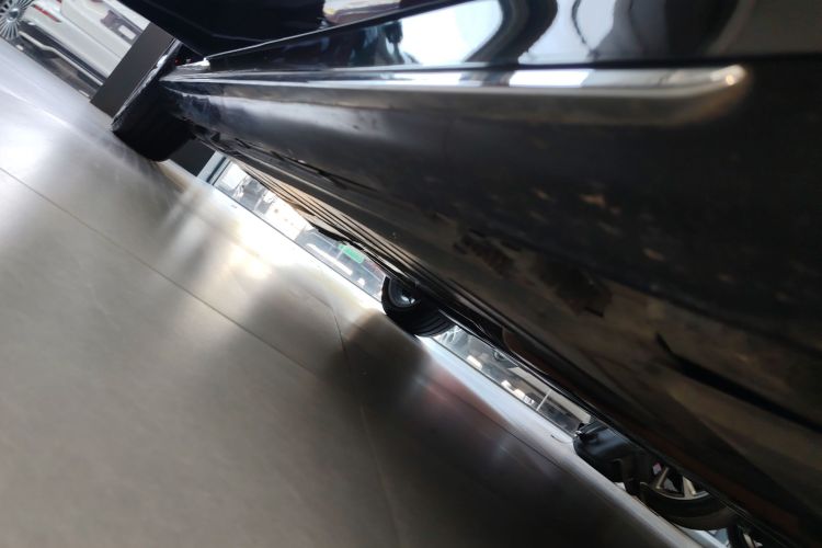 奔驰E级 2023款 改款 E 300 L 运动豪华型局部细节9001