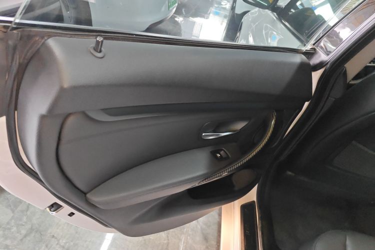 宝马3系GT 2013款 320i 领先型中控内饰7008