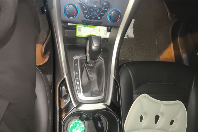 福特 蒙迪欧 2013款 2.0L GTDi200时尚型中控内饰18