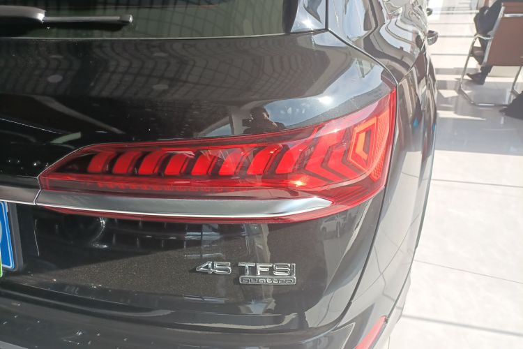 奥迪Q7 2023款 45 TFSI quattro S line运动型车身外观6006