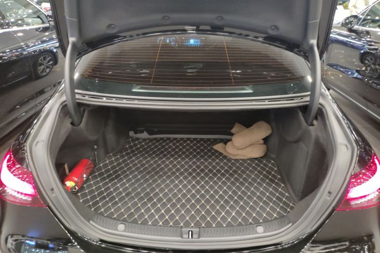 奔驰E级 2023款 改款 E 300 L 运动时尚型机舱底盘23