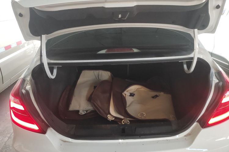 吉利汽车 帝豪 2017款 三厢百万款 1.5L 手动豪华型局部细节23