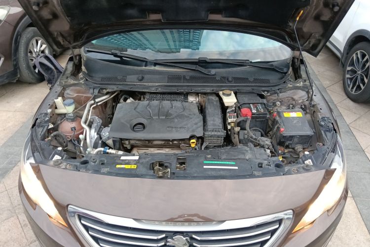 标致408 2014款 1.8L 自动豪华版机舱底盘24