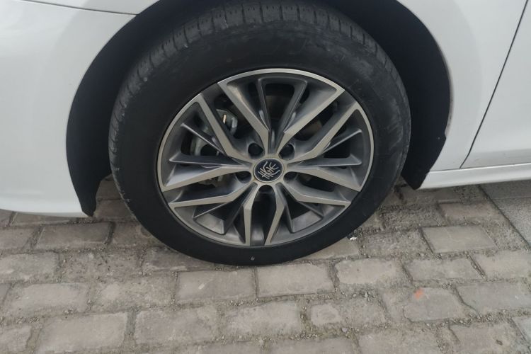 比亚迪 秦PLUS 2023款  冠军版 DM-i 120KM超越型车身外观6007