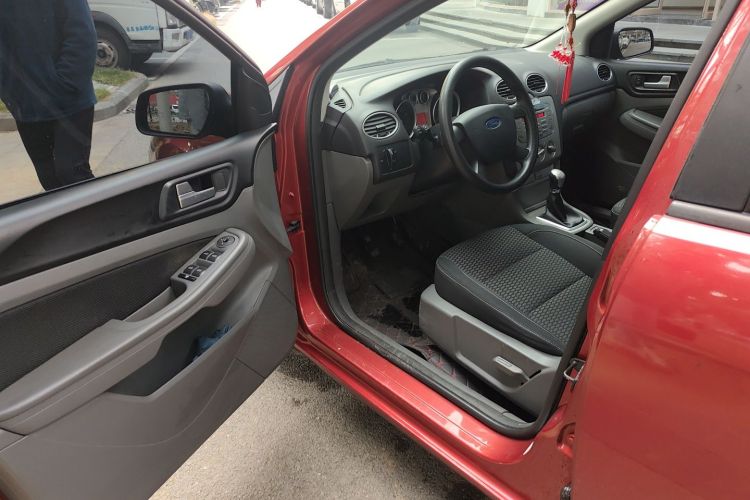 福特 福克斯 2013款 两厢经典 1.8L 手动基本型中控内饰20