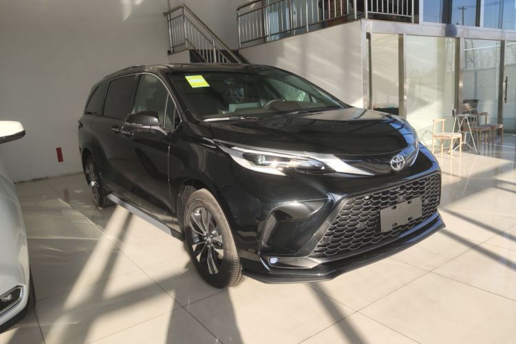 丰田 格瑞维亚 2026款 2.5L混动 尊贵PLUS四驱版车身外观3