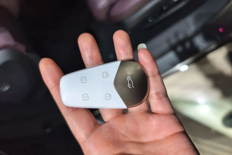 岚图汽车 岚图FREE 2025款 FREE+ 后驱乾崑版中控内饰7001