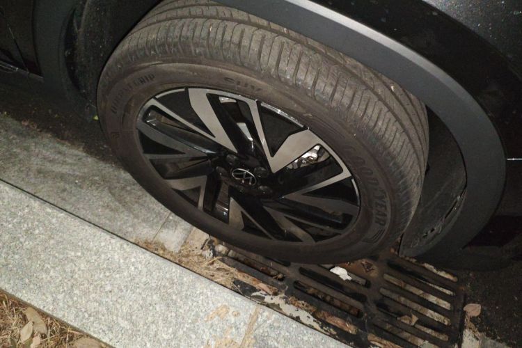 大众 探岳 2025款 众享款 300TSI车身外观10