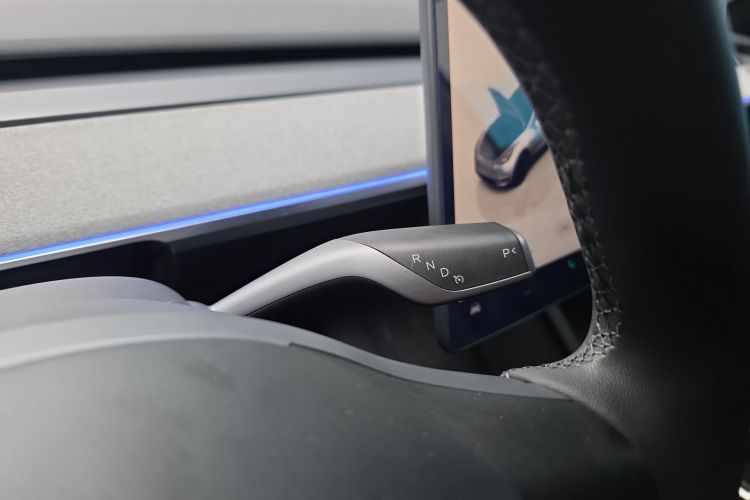 特斯拉 Model Y 2024款 长续航全轮驱动版中控内饰18