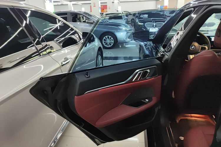 宝马i4 2023款 eDrive40中控内饰7008