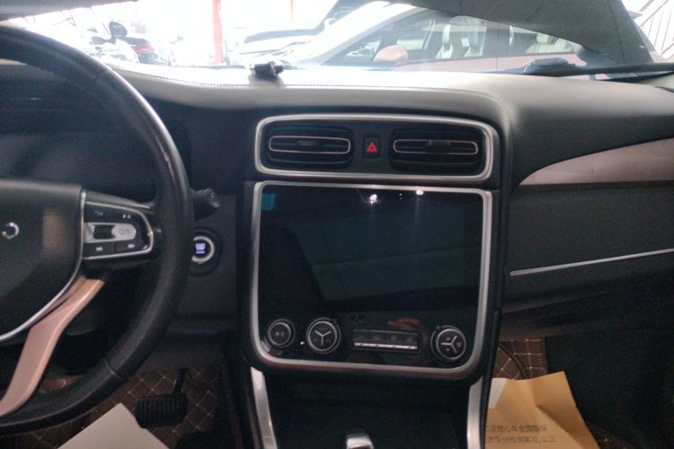 领克01 2017款 2.0T 两驱型Pro版中控内饰16