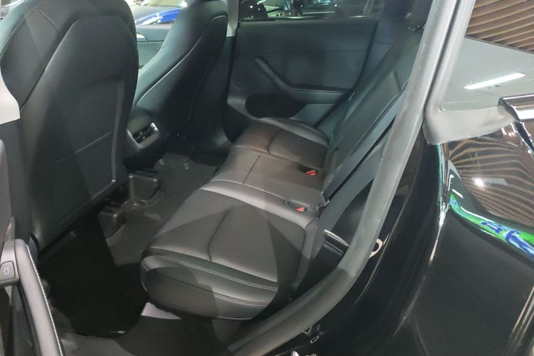 特斯拉 Model Y 2022款 改款 后轮驱动版中控内饰7004