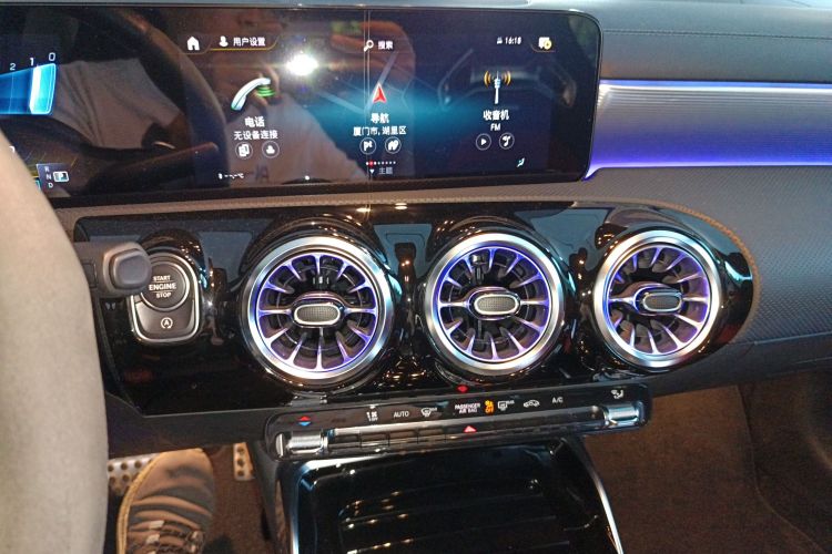 奔驰A级AMG(进口) 2022款 AMG A 45 4MATIC+中控内饰16