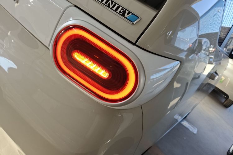 五菱汽车 宏光MINIEV 2024款 第三代 215km 青春版车身外观9