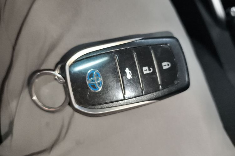 丰田 雷凌双擎E+ 2019款 1.8PH GS E-CVT精英版中控内饰11