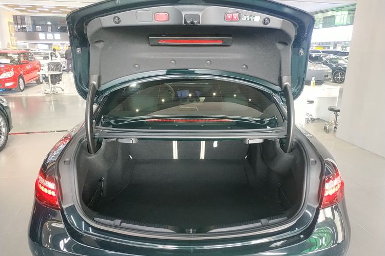 奔驰E级(进口) 2023款 E 300 轿跑车局部细节23