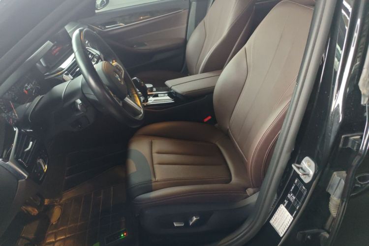 宝马5系 2019款 525Li M运动套装中控内饰19