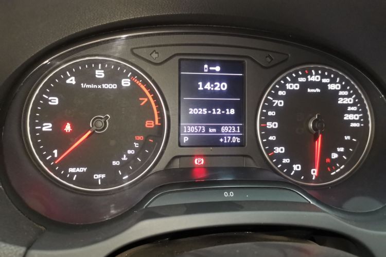 奥迪A3 2018款 30周年年型 Limousine 35 TFSI 时尚型中控内饰14