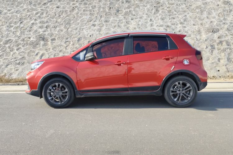 吉利汽车 远景X3 2020款 1.5L CVT尊贵型车身外观4