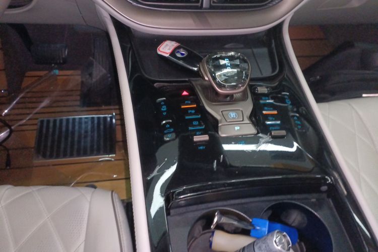 腾势D9 2022款 DM-i 970 四驱旗舰型局部细节18