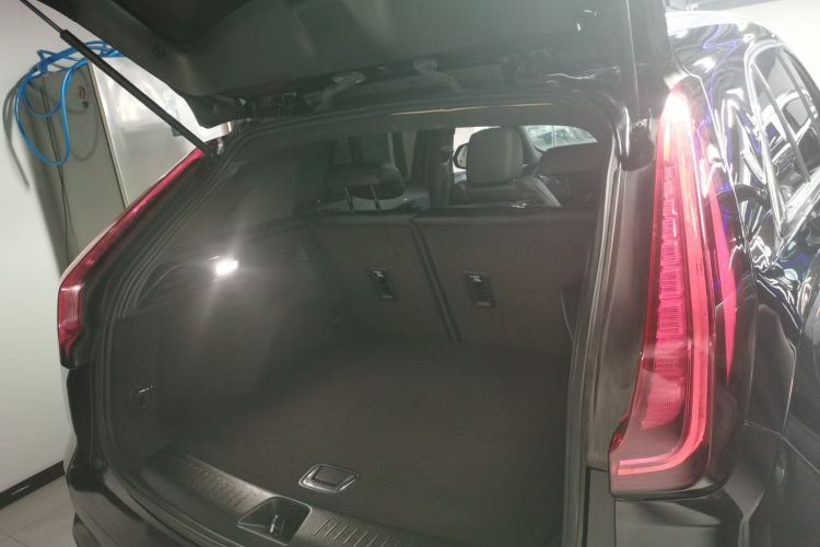 凯迪拉克XT4 2018款 28T 两驱技术型机舱底盘23